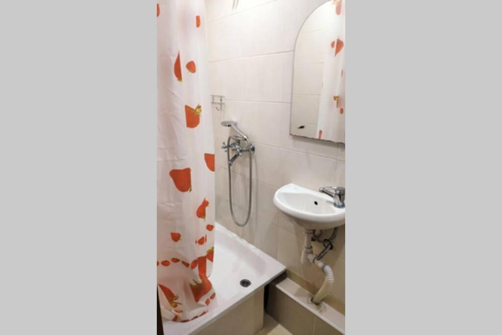 Small Apartment For 2 Kiev Exteriör bild